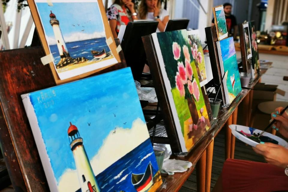 Corporate painting events for companies: unique and inspiring events for any holiday