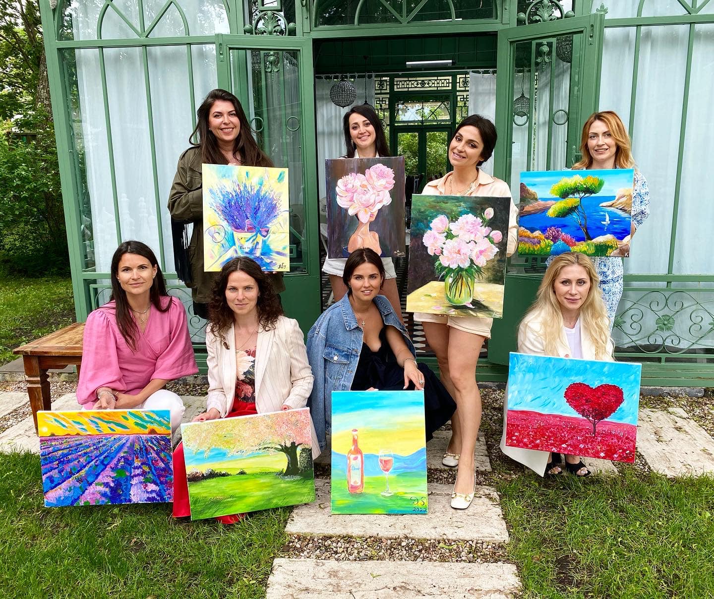 Corporate painting events for companies: unique and inspiring events for any holiday